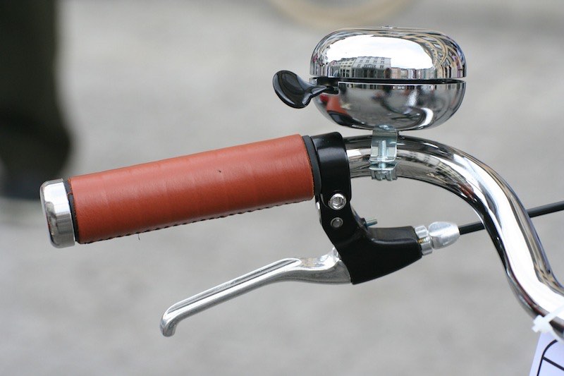Fahrradklingel an einem Fahrradlenker Fahrradklingel