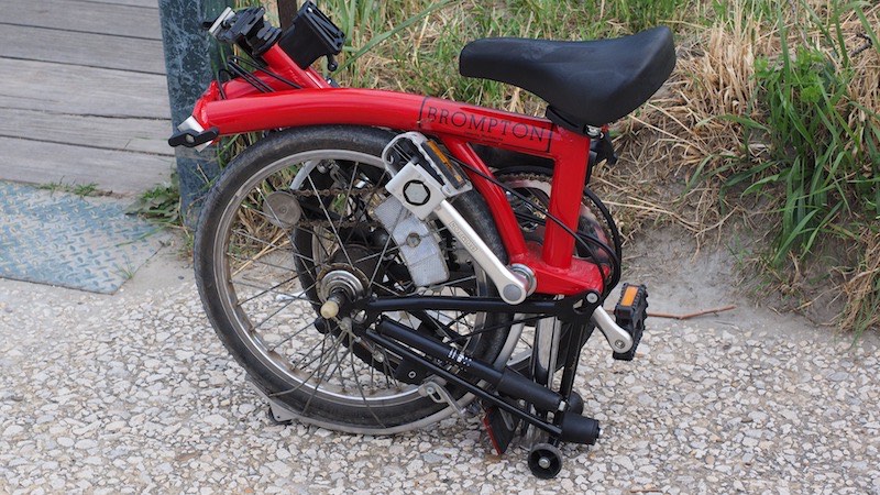 Klapprad das zusammengefaltet ist Klapprad