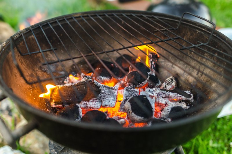 rost-glut-kugelgrill grillrost-glut-feuer