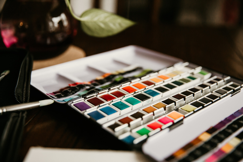 Farbkasten mit Aquarellfarben Aquarellfarben malen lernen