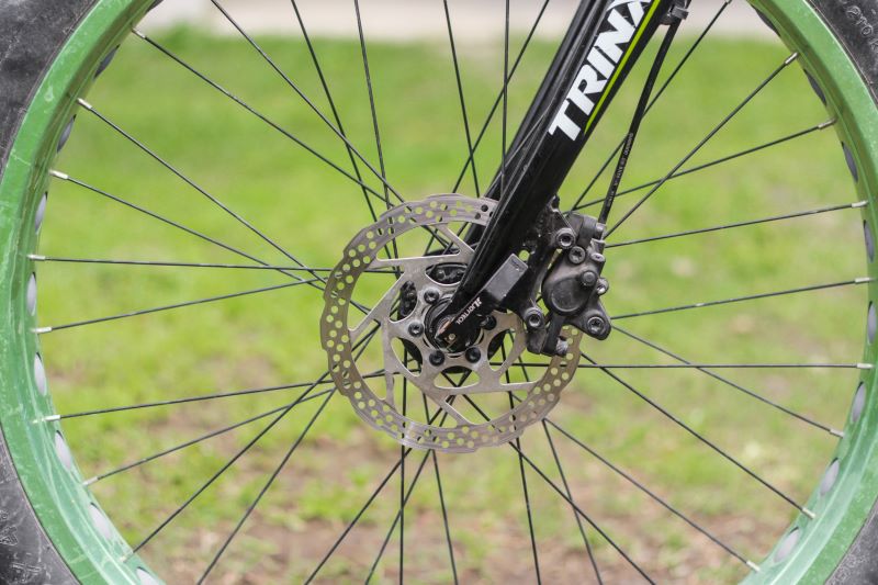 Rad von Fahrrad mit Fokus auf Bremse Scheibenbremse Fahrrad