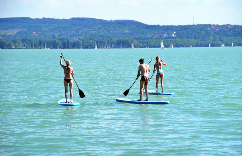 Drei Stand Up Paddler 