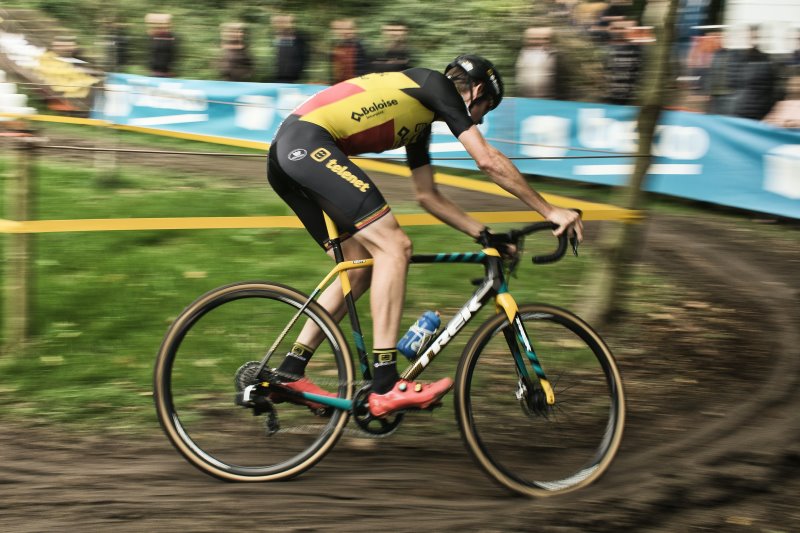 Cyclocross Rennen durch Schlamm