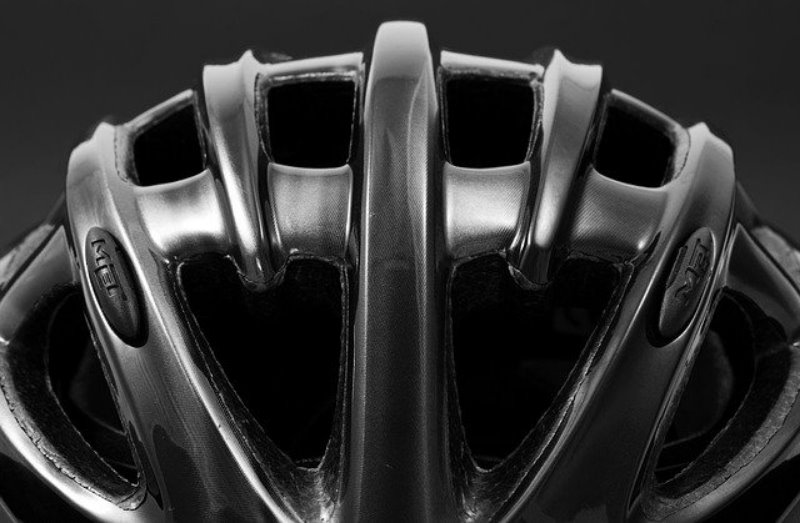 Lüftungsschlitze eines Mountainbike-Helms