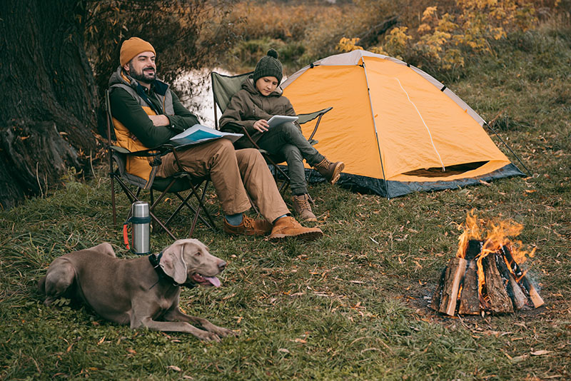 2 Pers. auf Campingtour mit Campingstuhl 2 Pers. auf Campingtour mit Campingstuhl