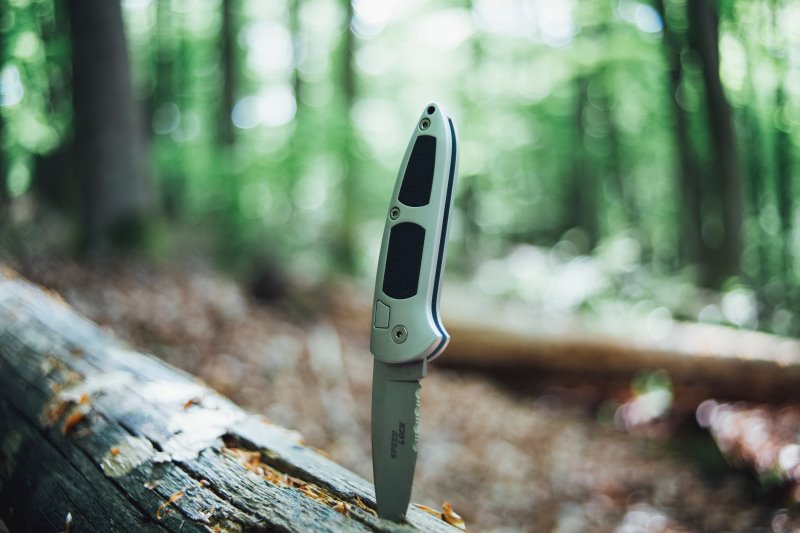 Fahrtenmesser und Campingmesser 