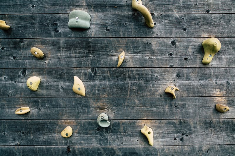 Kletterwand aus Holz mit Trittstufen Kletterwand aus Holz für Zuhause