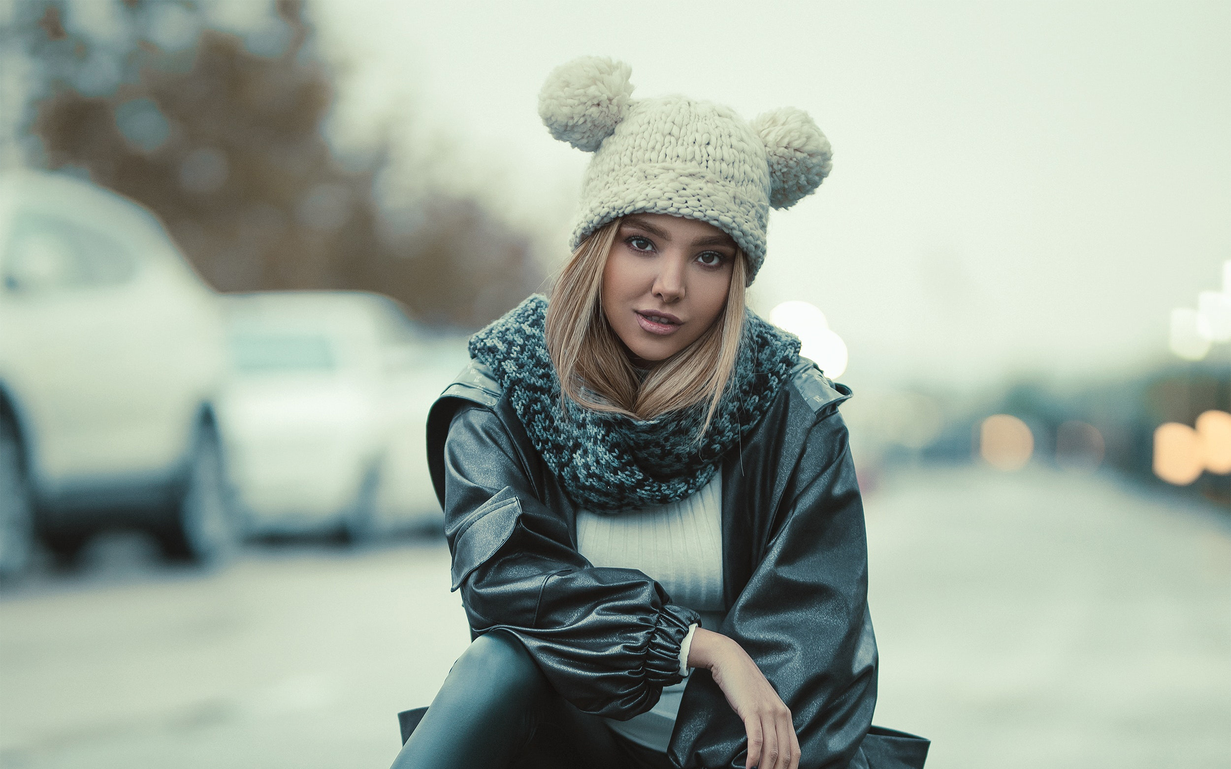 Model mit modischem Loop
