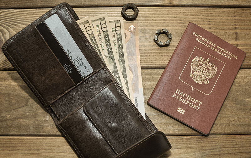 Geld und Dokumente für 2-Wochen-Urlaub Geld und Dokumente für eine 2-Wochen-Urlaub