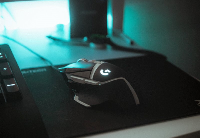 Logitech kabelgebundene Maus auf einem Mauspad
