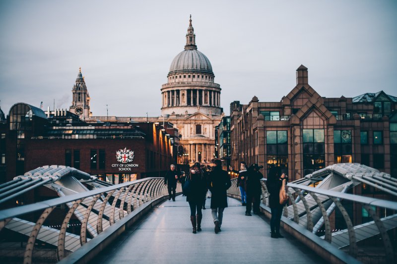 Was packen für London? St. Paul's Cathedral und Millenium Bridge