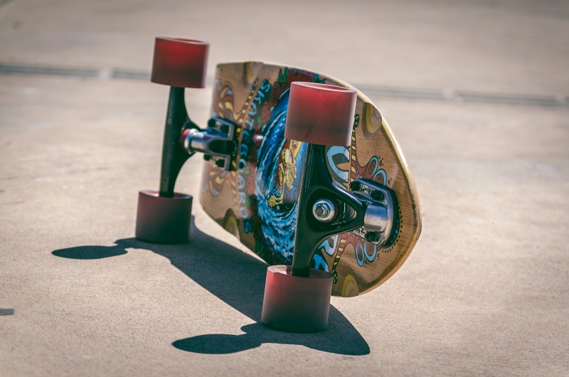 Downhill Longboard Longboard auf dem Boden
