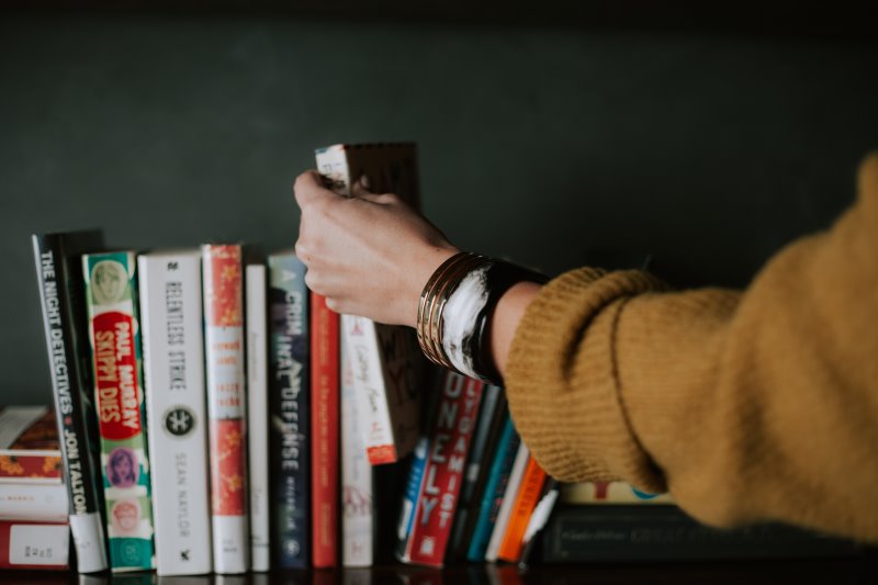 Eine Reihe voller Bücher