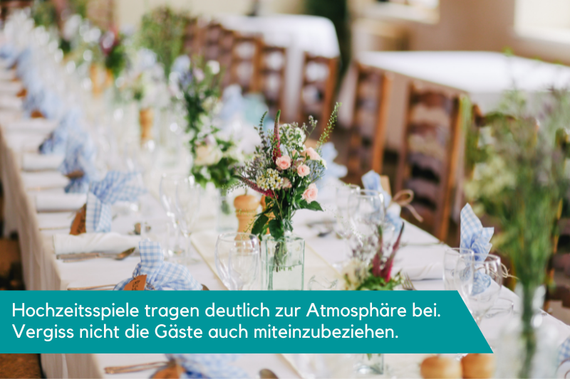 Hochzeitstisch, der gedeckt ist