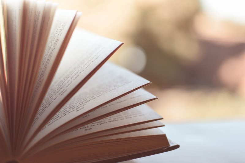 Ein aufgeschlagenes Buch 