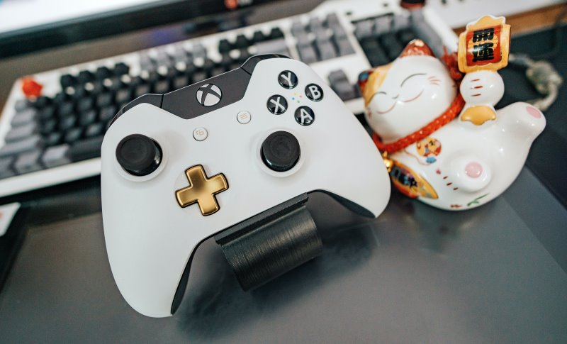Xbox Controller mit Halter Xbox One Controller auf einem Controller Halter