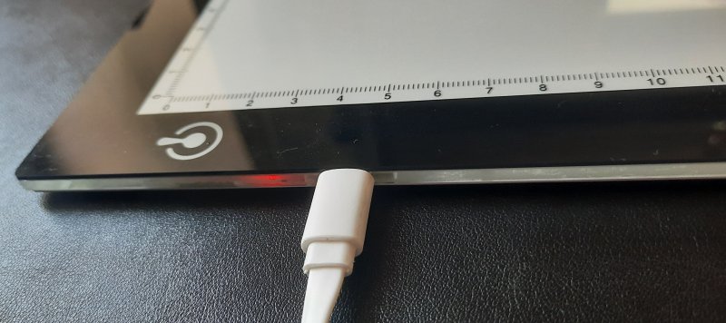 Das L4S LED Pad an Stromversorgung angeschlossen