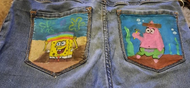 Größtenteils mit den Marabu Farben bemalte Jeanshose.