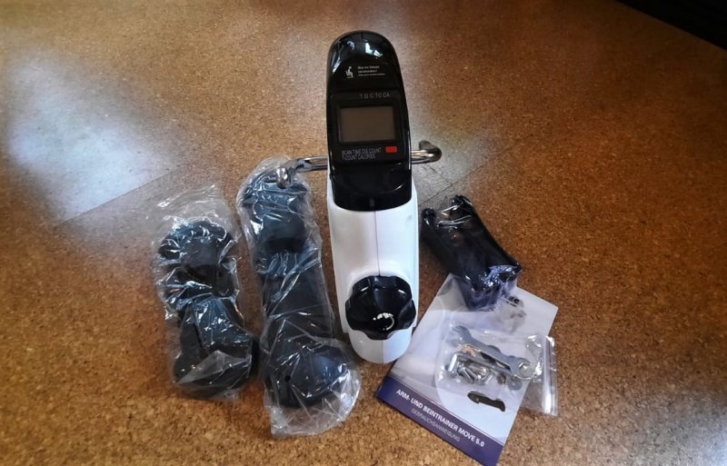Pedaltrainer von Sport-Tec ausgepackt. Der Pedaltrainer von Sport-Tec ausgepackt.