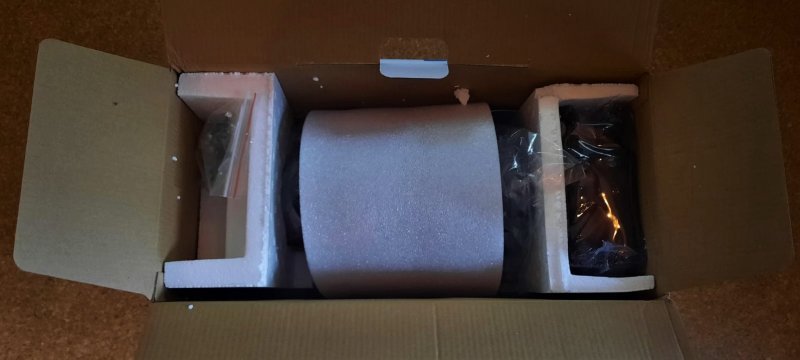 Pedaltrainer von Sport-Tec in seiner Verpackung. Der Pedaltrainer von Sport-Tec in seiner Verpackung.