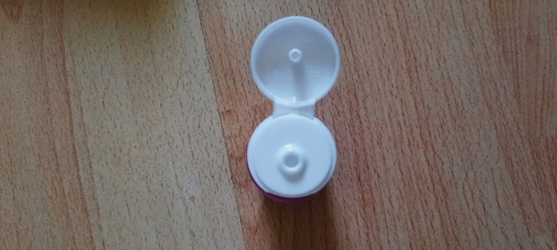Die handliche Öffnung der Textilfarben, für perfekte Dosierung.