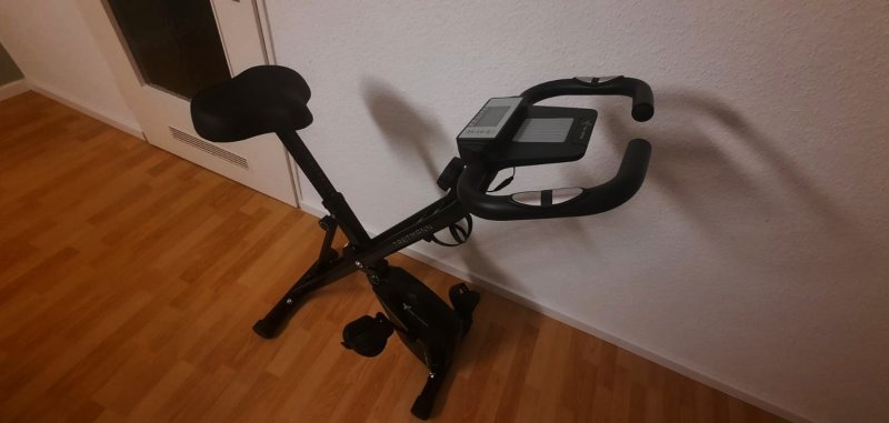 Der fertig aufgebaute Heimtrainer.